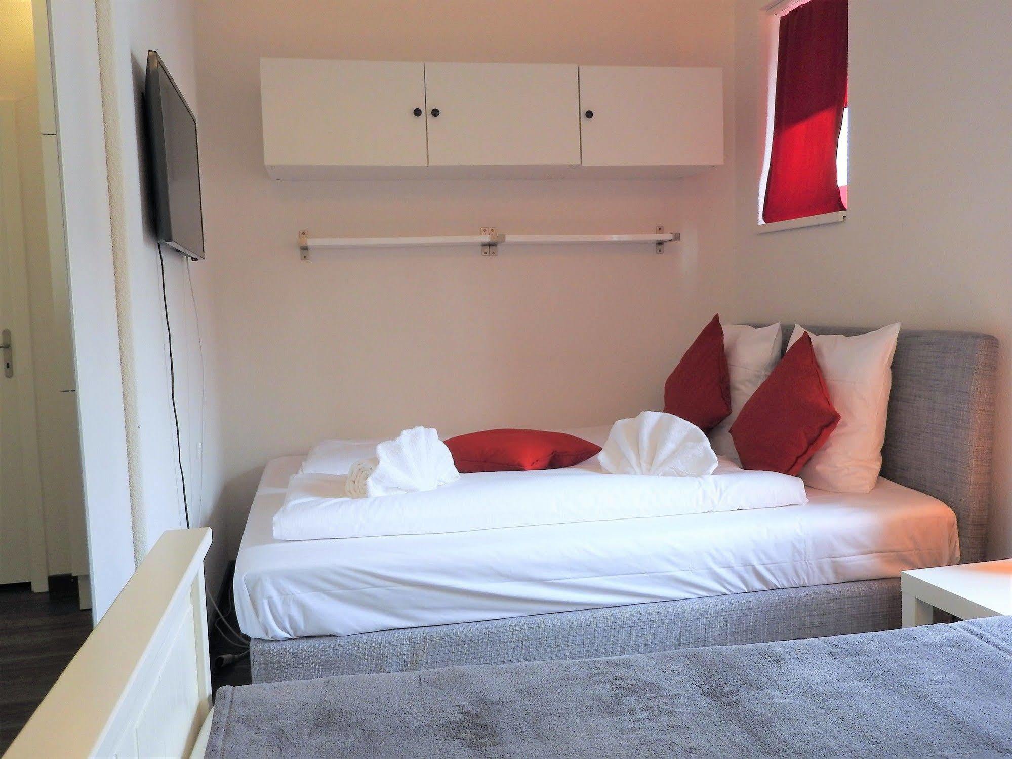 Inside Five Aparthotel 3*